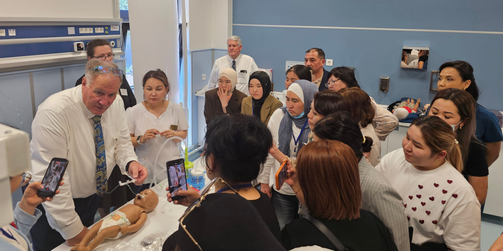 В Бишкеке прошли тренинги по спасению новорожденных